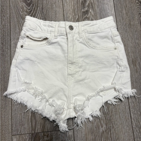 Zara Pants - Zara Women's White Frayed Denim Shorts